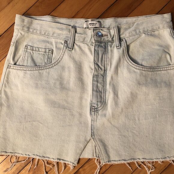 FOREVER 21 JEAN SKIRT SIZE 29 MINI BUTTON FLY CUT OFF LIGHT WASH DENIM POCKETS - Picture 3 of 6